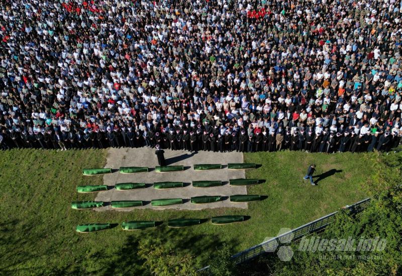 FOTO - GALERIJA | Dženaza za devetnaest žrtava poplava u Jablanici